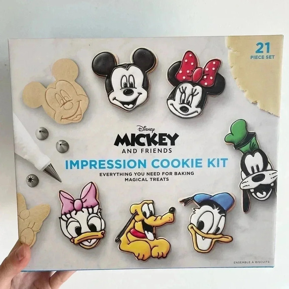 Williams Sonoma Disney Mickey & Friends Impression Cookie Cutter Kit New in Box - Picture 1 of 5